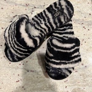 Pre-owned UGG Colette Slippers, Women’s Size 7, Black & White Zebra Print